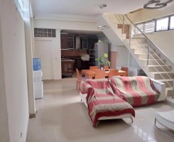 A venda Vivenda T5 sita na cidade Vila Alice p