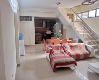 A venda Vivenda T5 sita na cidade Vila Alice p