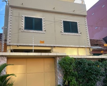 A venda Moradia T3, Vila Alice, Rua Eugênio de Castro.