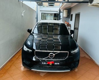 A venda VOLVO XC40 LIMPO
