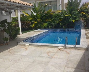 A venda Vivenda V3 com anexo e piscina, no Condomínio Villas do Atlântico, Tal...