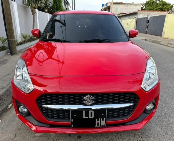 A venda Suzuki Swift Start H semi novinhos 3ln