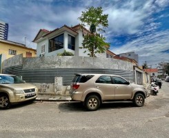Comprar Guesthouse mobiliada, nas Ingombotas, centro da cidade.