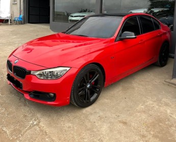 A venda BMW F30 SPORT