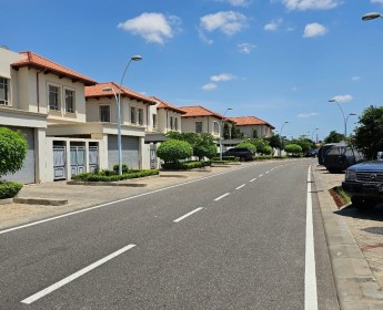 A venda 45 Lotes para construção de moradias do tipo V3 e V5, no luxuoso Condo...