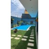 Luxuosa vivenda V12 com piscina, mobiliada, no Morro Bento.