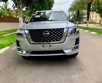 A venda Nissan Patrol Platinum Genuíno