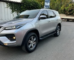 A venda Toyota Fortuner 2022 3ln