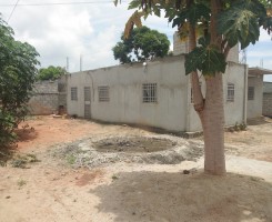 A venda Vivenda, primeiro andar incompleto.