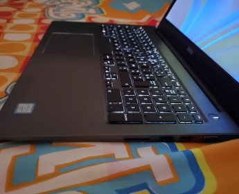 A venda Dell vostro i5 7th SIMI NOVO Teclado luminoso