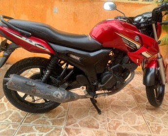 A venda Yamaha SZ-X