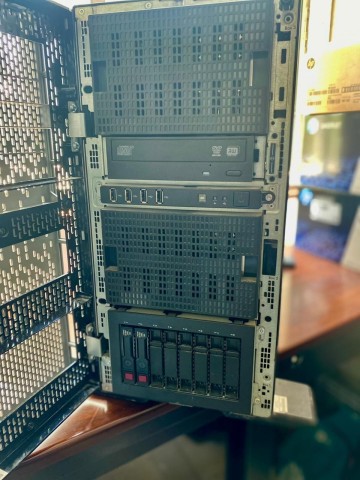 HP Pro Liant ML 350p G8 | 2x HDDs SAS 300Gb | RAM 16Gb