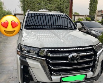A venda TOYOTA LAND CRUISER GXR FULL OPTION