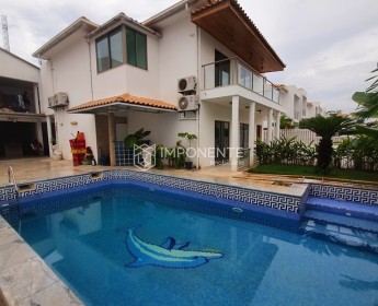 A venda Vivenda V3 com anexo e piscina, no Condomínio Villas do Atlântico, Tal...