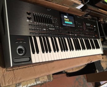 A venda Yamaha PSR Sx 700