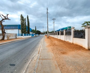 A venda Terreno de 4.600m², detrás do D-cigars, sito em Talatona.