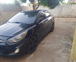 A venda HYUNDAI Accent full options 1.6