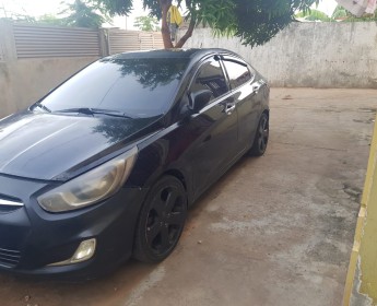 A venda HYUNDAI Accent full options 1.6