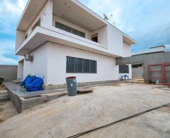 A venda Moradia V4, na Urbanização Nova Vida, Projecto Nova Vida.