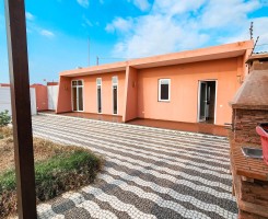 A venda Excelente moradia T4 com anexo, situada no lado oposto do Kilamba, dep...