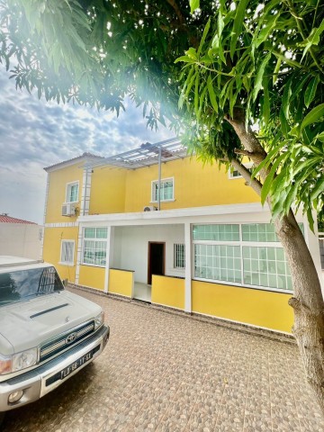 Excelente vivenda V4 com anexo, na Zona Verde, Benfica.