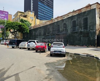 A venda Duas colossais estruturas, adstrito uma da outra (para demolir).