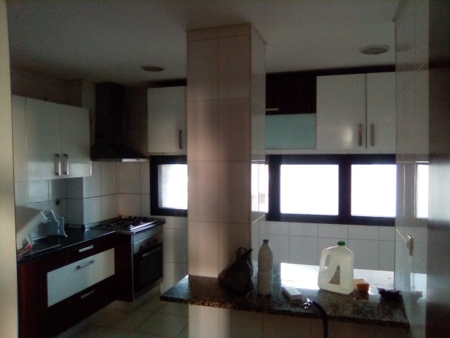 Apartamento T4 dúplex, Condomínio Laguna Residencial, Talatona.