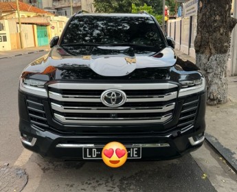 A venda TOYOTA LAND CRUISER TWIN TURBO 70aniversario
