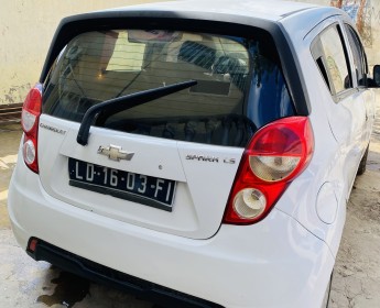 A venda Chevrolet spark 3 limpo é conservado
