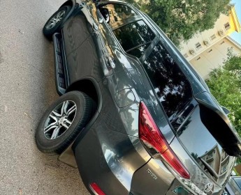 A venda Toyota Fortuner diesel 2018 H p