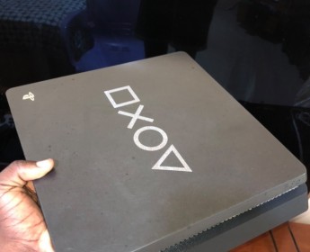 A venda PlayStation 4 Days of Play Limited Edition Steel Black 1TB (PS4 2019)