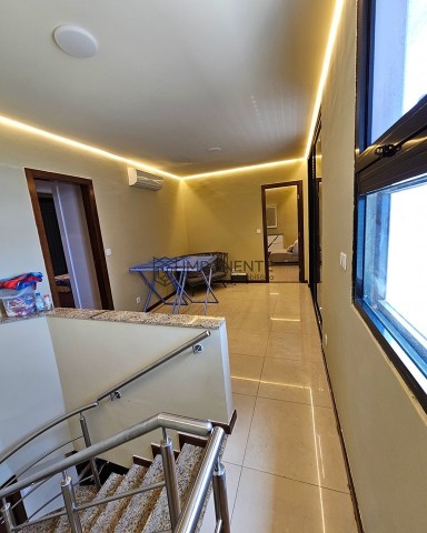 Apartamento T4 dúplex, sem mobília, no Condomínio Laguna, Talatona.