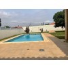 Vivenda T4+1, com dois pisos, e piscina privativa, situada no Condomínio Old Villas, Talatona.