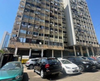 A venda Apartamento T1 remodelado, sito nas Ingombotas, Mutamba, Prédio J Pime...