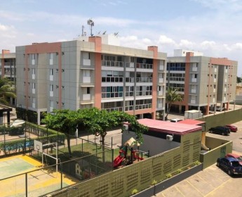 A venda Apartamento T4 mobilado, no Condomínio Welwitschia, Benfica, adjacente...