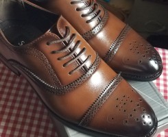 A venda Sapatos sociais