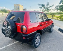 A venda Toyota Rav4 familiar limpo pronto para viajar a 2.300.00 Kz negociável