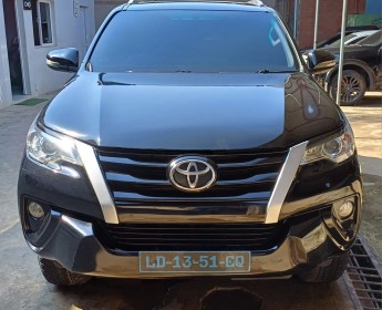 A venda Toyota Furtuner impecável volante à direita