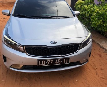 A venda Kia K3 impecável semi novo