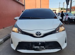 TOYOTA YARES LIMPO