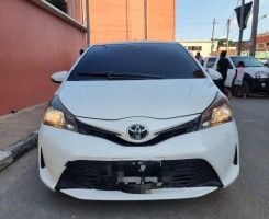 A venda TOYOTA YARES LIMPO