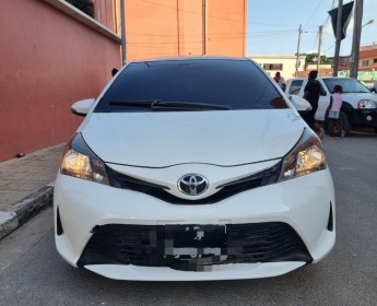 A venda TOYOTA YARES LIMPO