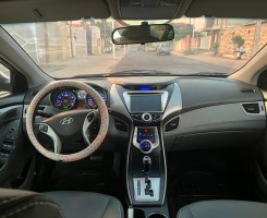 A venda HYUNDAI ELANTRA