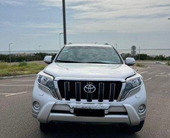 A venda TOYOTA LAND CRUISER PRADO TXL LÁGRIMA