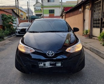 A venda TOYOTA YARES LIMPO