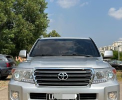A venda TOYOTA LAND CRUISER V8 VX