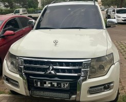A venda Mitsubishi PAJERO full