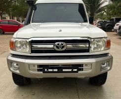 A venda TOYOTA LAND CRUISER HZ