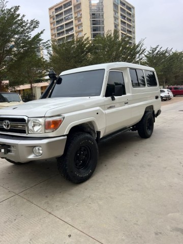 Venda TOYOTA LAND CRUISER HZ