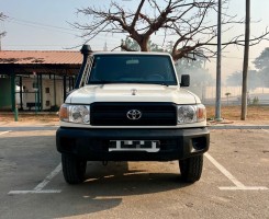 A venda TOYOTA LAND CRUISER CHEFE MÁQUINA 5 PORTAS(EXECUTIVO)